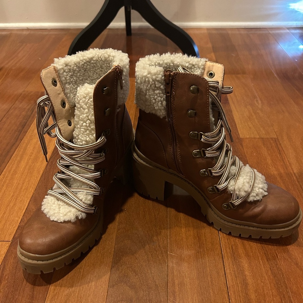 Universal Thread Women’s Aubrie Chunky Heel Sherpa Combat Boots - Cognac Sz 9